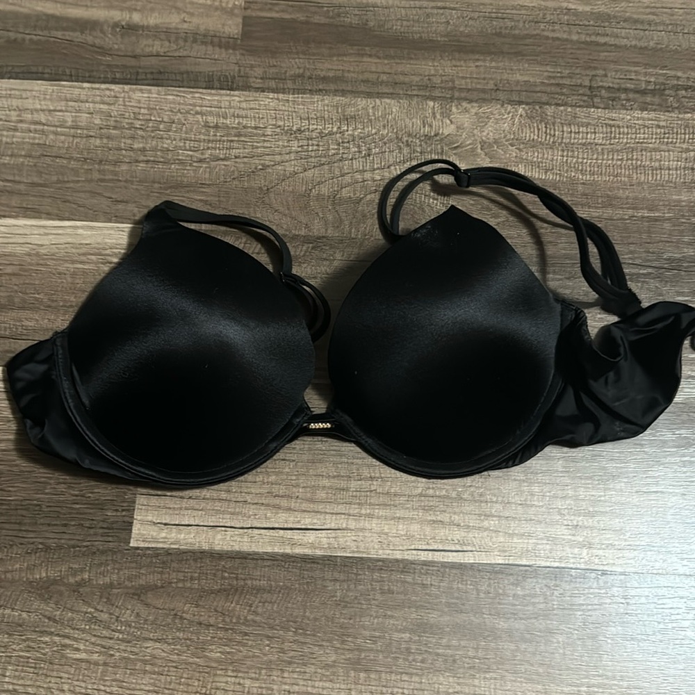 Victoria’s Secret very sexy push-up bra size 34C black